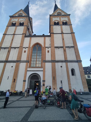 Einzug in die Florinkirche