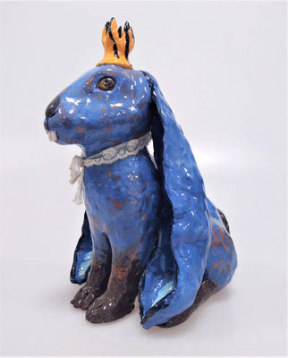 "Grand lapin bleu à la couronne n°3 " 40 cm création 2019 signée Collection privée Artothèque de Draguignan  Photographe Fabrice d'Agosto Bacquart