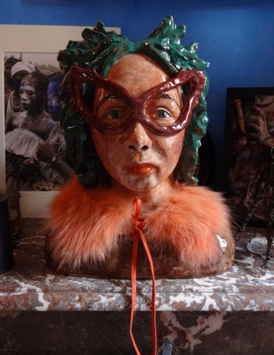 "Autoportrait à la fourrure "  38X28X22 cm  création 2019 signée Collection privée 