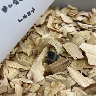 パレオグラフィの木屑 box｜2021｜ hikari sekine + midori takayama "Wood dust from Paleography"｜galerieH