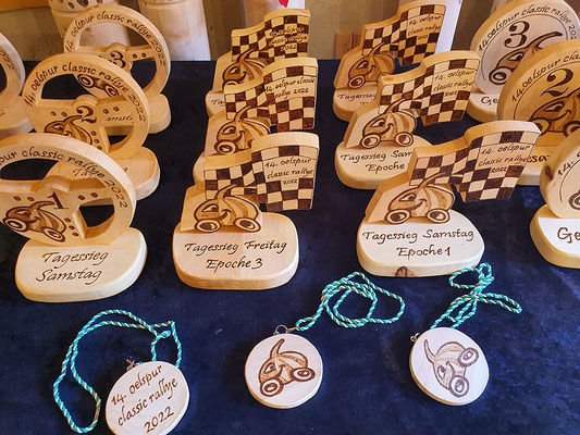 Oldtimer Rennen Pokale und Medaillen aus Zirbenholz