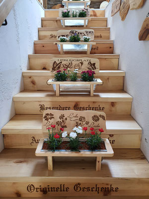 Blumendeko aus Zirbenholz