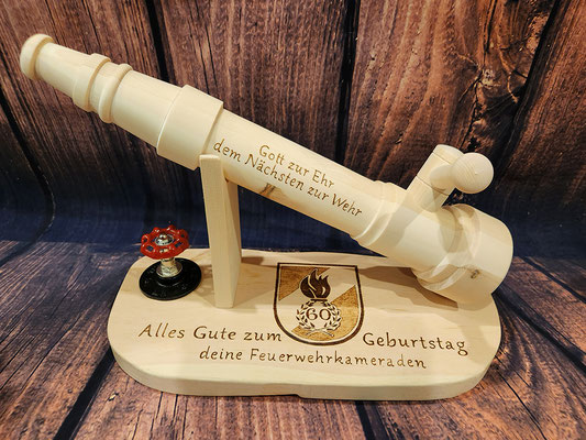 Feuerwehr Strahlrohr aus Zirbe, personalisierte Geschenkidee zum Geburtstag, Hochzeit, Ehrung, Pensionierung, Jubiläum...