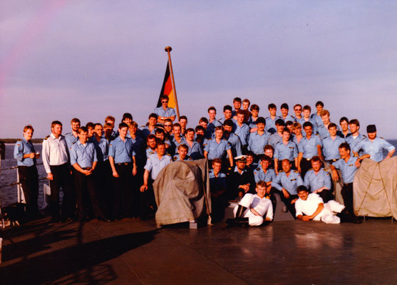Gruppenfoto der Besatzung 83/84 unter Kommandant Jochen Geselle