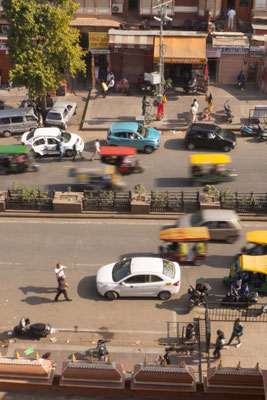 many honking cars,