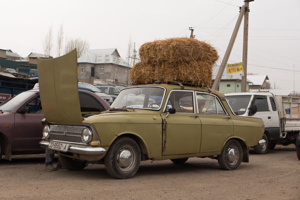 If the back of the car is full with sheeps they carry the food on the rooftop...