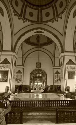 Die Mosche in Bursa war mit seiner fröhlichen Stimmung und dem Springbrunnen in der Mitte etwas ganz Besonderes.