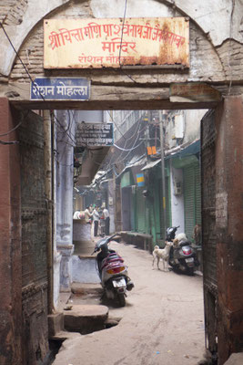 many small alleys,