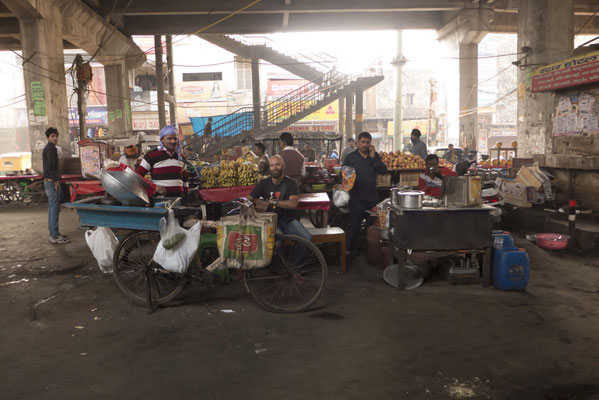 Many small places to buy street food,