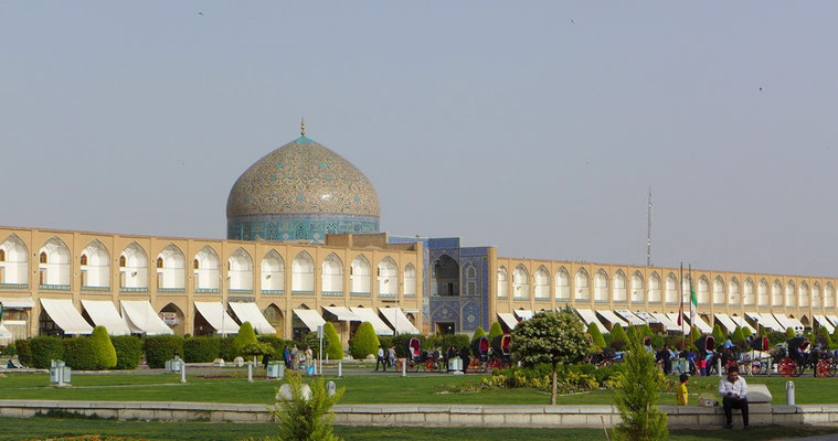 The most beautiful city in Iran. (Meidan-e Imam)