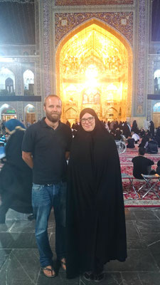 In meinem schwarzen Tschador in Mashhad kann man mich dann entgültig nicht mehr von all den anderen Frauen unterscheiden.