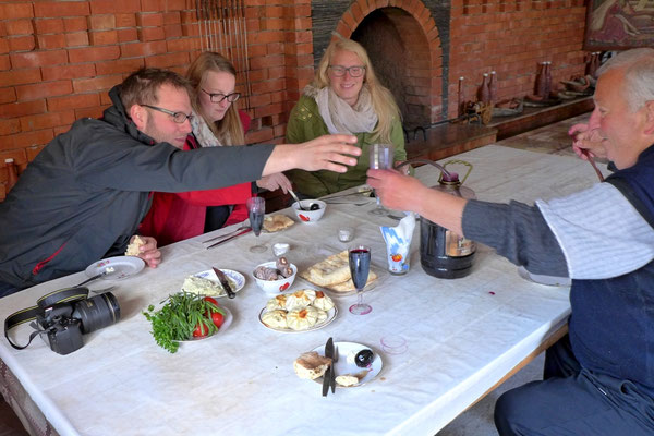 Sehr guter Wein, sehr gutes Essen mit Turbo und Anna