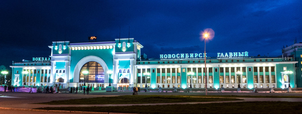 Nowosibirsk! Die Stadt und DER berühmte Bahnhof der Transsibirischen Eisenbahn....