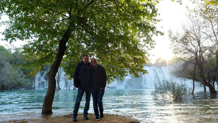 Papa und Ann-Katrin an den Kravice Wasserfällen