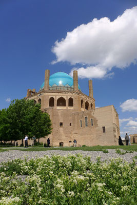 only the big mausoleum is left in Soltanije