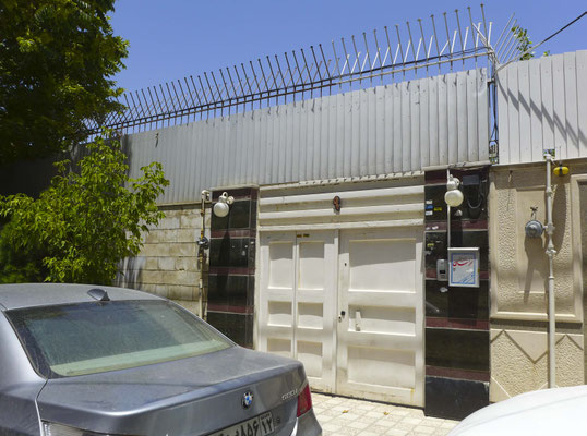Das Office des Transportunternehmens in Mashhad sieht erstmal sehr unscheinbar aus. Aber hier sind wir richtig.