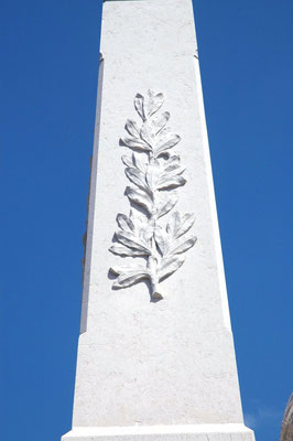 Les lauriers de la victoire sur le Monument aux Morts d'Hauteville