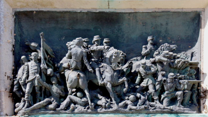 Haut-relief "Le combat de la cavalerie"