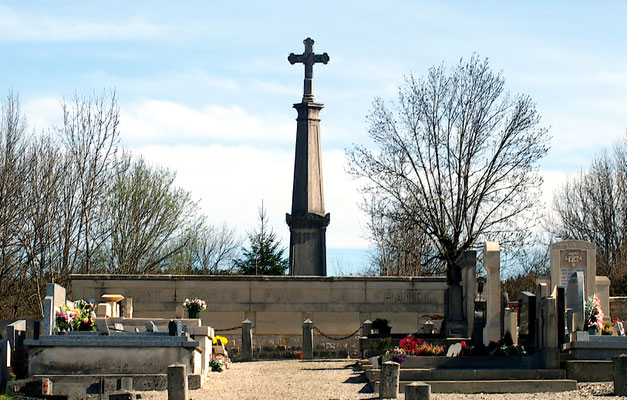 Monument aux Morts du cimetière de Champdor