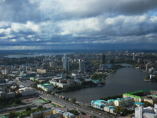 Der Fluss Isset im Zentrum Jekaterinburgs