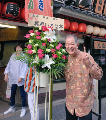 琴凌真打昇進襲名披露興行　大初日　木馬亭　女将さんと琴梅先生