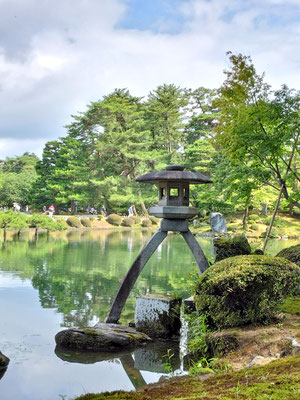兼六園　琴柱（ことじ）型の灯ろう