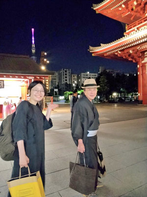浅草寺　スカイツリー　と　琴調会長　鯉花さん　という珍しいショット