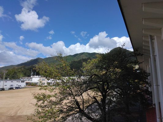 お天気にも恵まれました。小学校からの景色。