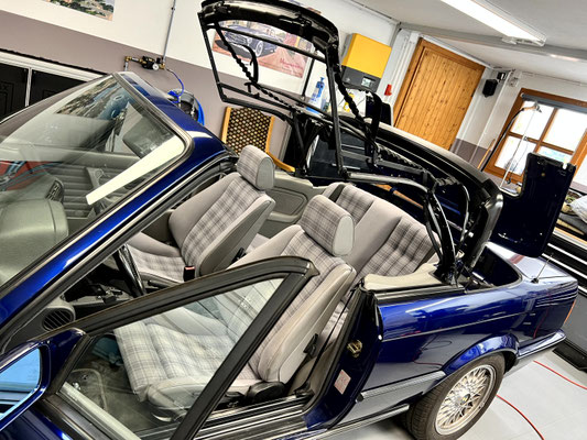 BMW E30 mit demontierten Verdeck