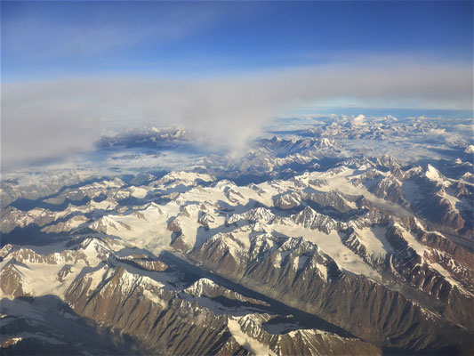 Blick auf die Berge und Gletscher des Himalaya