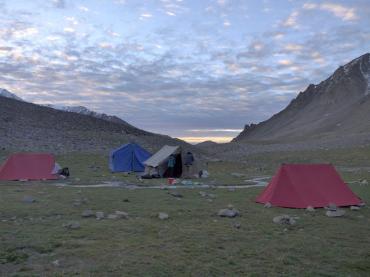 Das Lager bei Sonnenaufgang