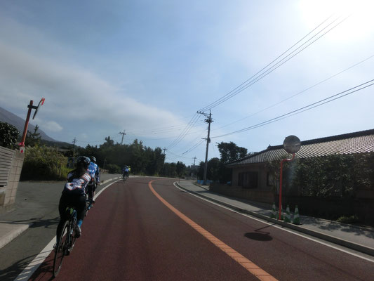 サイクリングの最中、少し足を止めて桜島の写真を撮りました。