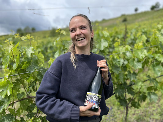 Lucie bringt nun schon die dritte Saison ihr Strahlen in unseren Weinberg!