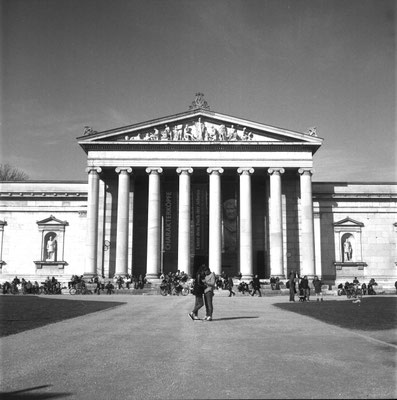 Am Königsplatz in München