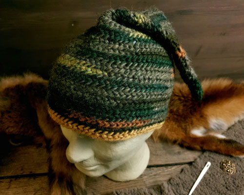 Nalbinding Zipfel-Mütze aus 100% Schafswolle, braun, grün und gelb, Oslostich, KU 55-57cm