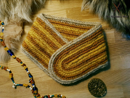 Nalbinding Nackenwärmer/Schal im Mammenstich, aus 100% Islandschaf Wolle in beige, gelb und orange