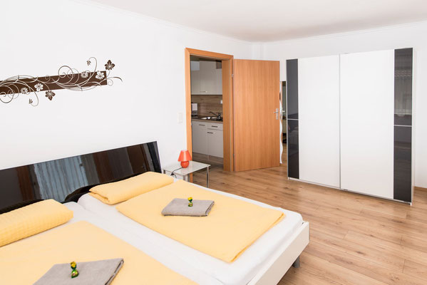 Schlafzimmer in unserem Apartment/Ferienwohnung mit Frühstücksbuffet in Spielberg in der Nähe des Red Bull Rings - Ferienwohun-Zimmer Yassi