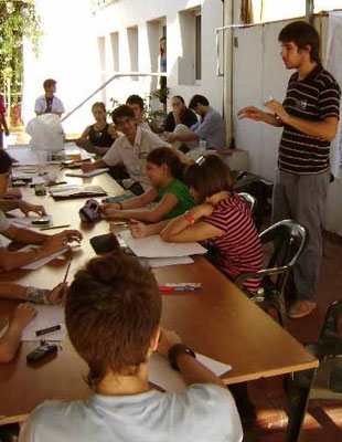Clase abierta de dibujo y guión de historietas dictada junto a Gonzalo Geller, en el marco de la primera Convención de Dibujantes Independientes. Año 2009.