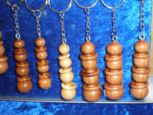 Schlüsselanhänger div. Holz