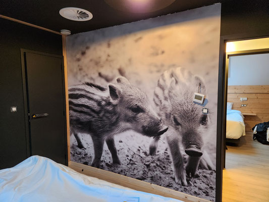 Une famille de marcassins dans cette chambre d'hôtel par ID4Home 