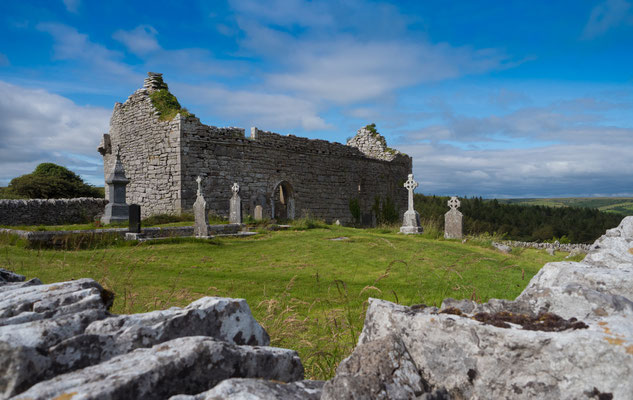 Das Burren,( deutsch „steiniger Ort“) ist eine Karstlandschaft im Nordwesten des County Clare in Irland.