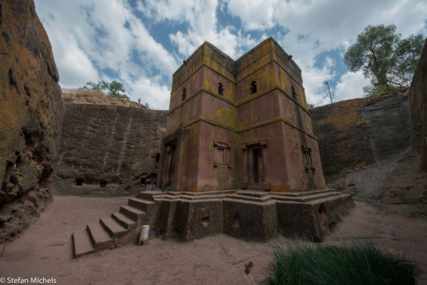 Lalibela -Die Kirchen dienen noch immer ihrem ursprünglichen Zweck und werden von äthiopisch-orthodoxen Pilgern aufgesucht.