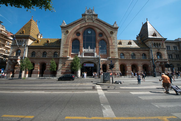 Die Große Markthalle wurde von 1894 bis 1897 nach Plänen von Samuel Petz errichtet.