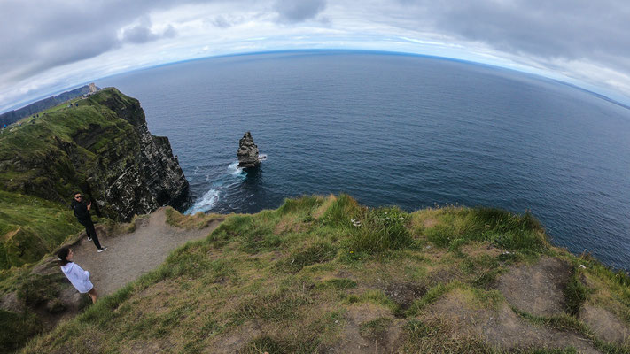 Die Klippen ragen an vielen Stellen nahezu senkrecht aus dem atlantischen Ozean und erstrecken sich über mehr als acht Kilometer.