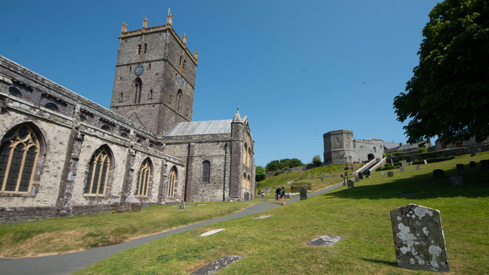 Die Kathedrale von St. Davids, der letzte große romanische Bau in Großbritannien; geweiht dem Schutzpatron der Waliser, dem heiligen David.