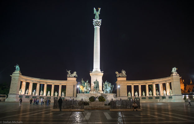 Während der Budapester Millenniumsausstellung 1896 zur Feier des 1000-jährigen Jubiläums der magyarischen Landnahme beschloss das Parlament, den Helden der ungarischen Geschichte ein Denkmal zu errichten.