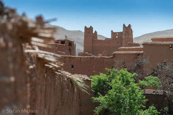 Die Straße der Kasbahs -Das Leben der Berber in den ehemals abgelegenen Bergregionen Südmarokkos war über Jahrhunderte geprägt von den Prinzipien der Selbstversorgung und Selbstverantwortung