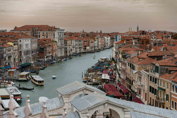 Blick vom Dach des Fondaco Dei Tedeschi auf den Canal Grande