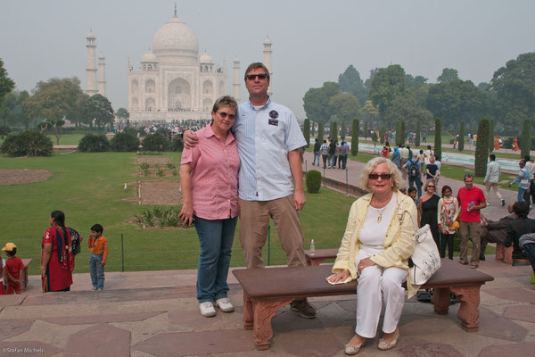 Am Taj Mahal, Mausoleum für Mumtaz Mahl von Shah Japan errichtet