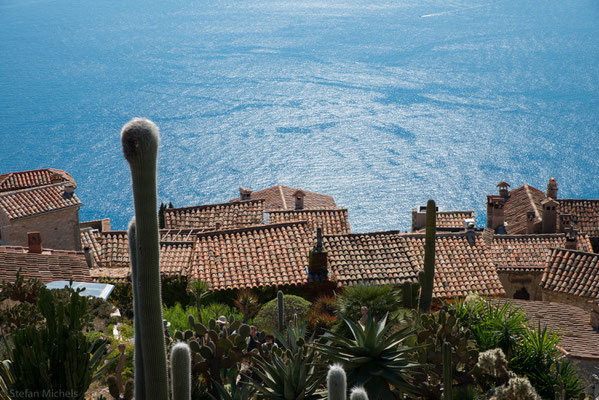 An der Mittleren Corniche (Küstenstraße) befindet sich Èze Village (Höhe 430 m).